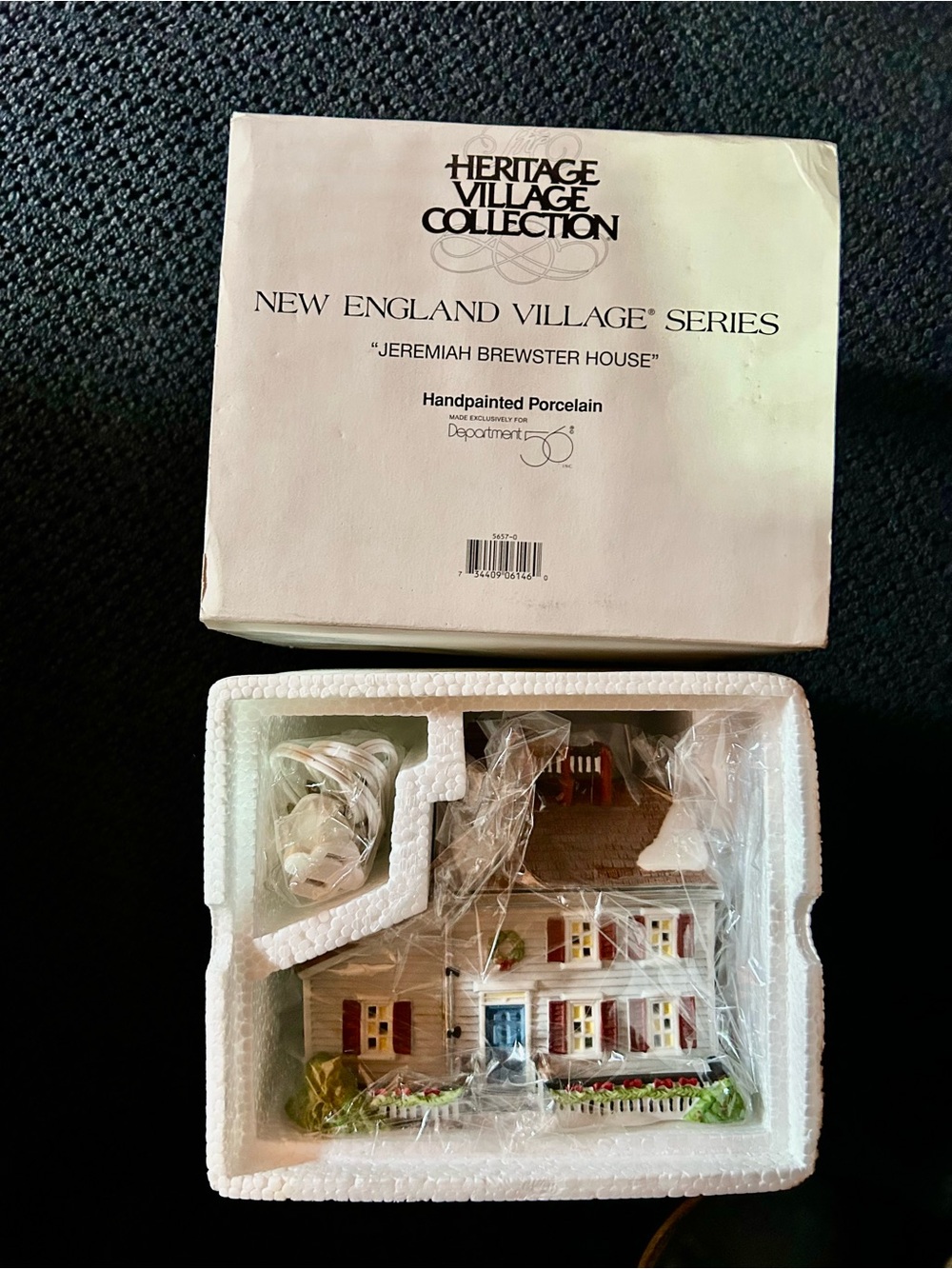 Department 56 New England Heritage Village Collection "Jeremiah Brewster House"